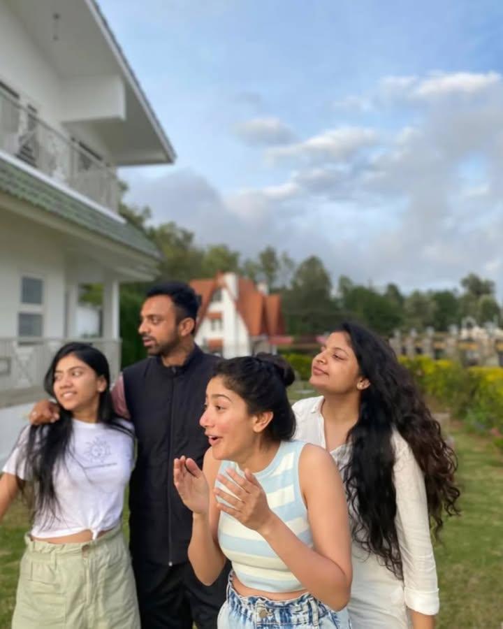sai-pallavi-family-photo
